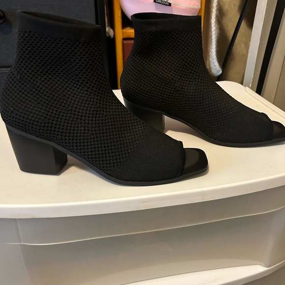 Open toe booties - Picture 3 of 4